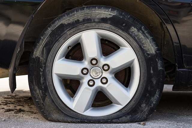 Western Sydney Roadside Assistance, Penrith, Richmond, Hawkesbury, Blue Mountains. Flat Tyre, swap over flat Tyre.
